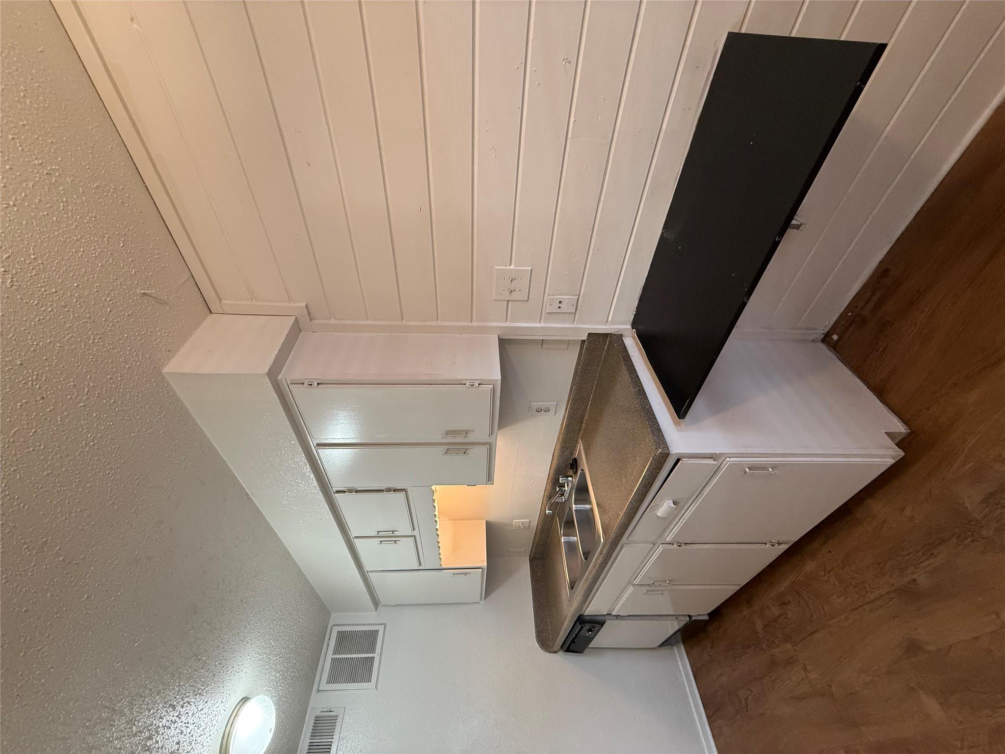 2704 Salado St # 106, Austin, TX 78705