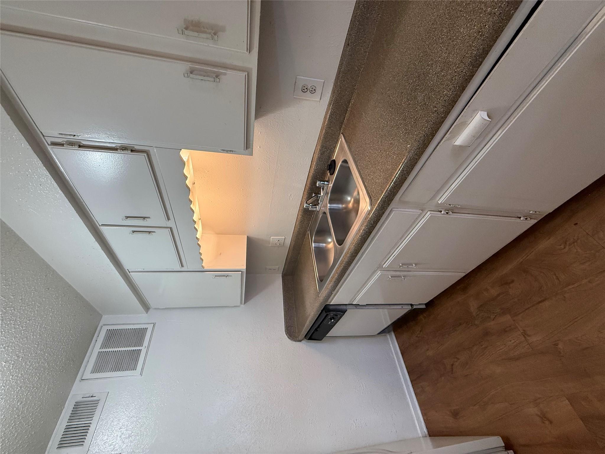 2704 Salado St # 106, Austin, TX 78705