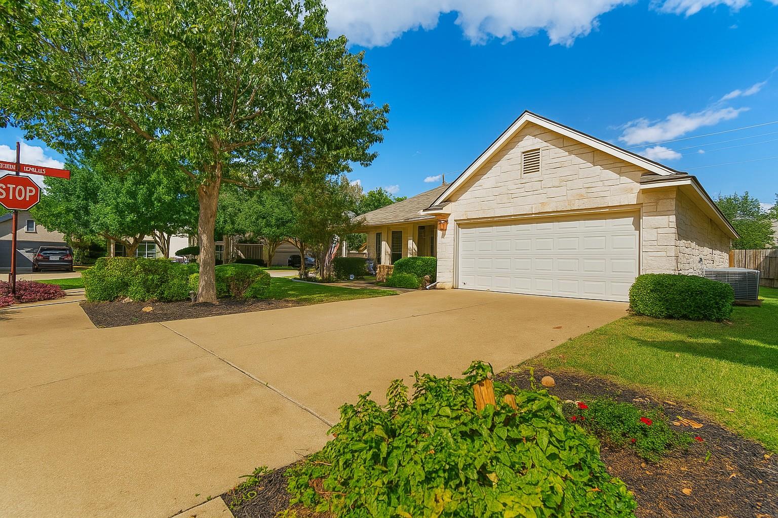 9437 Caves Valley Dr, Austin, TX 78717