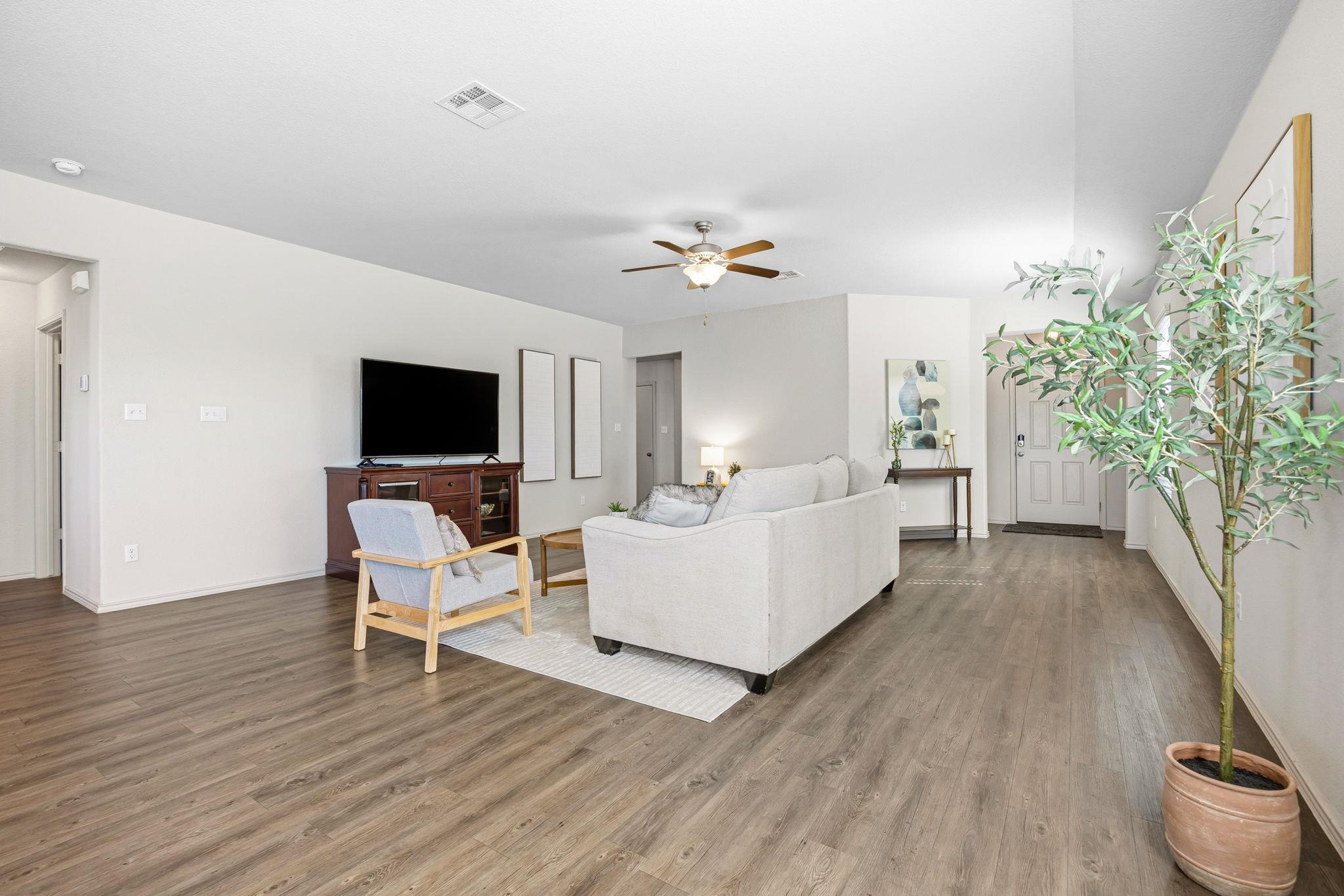 709 Carol Dr, Hutto, TX 78634