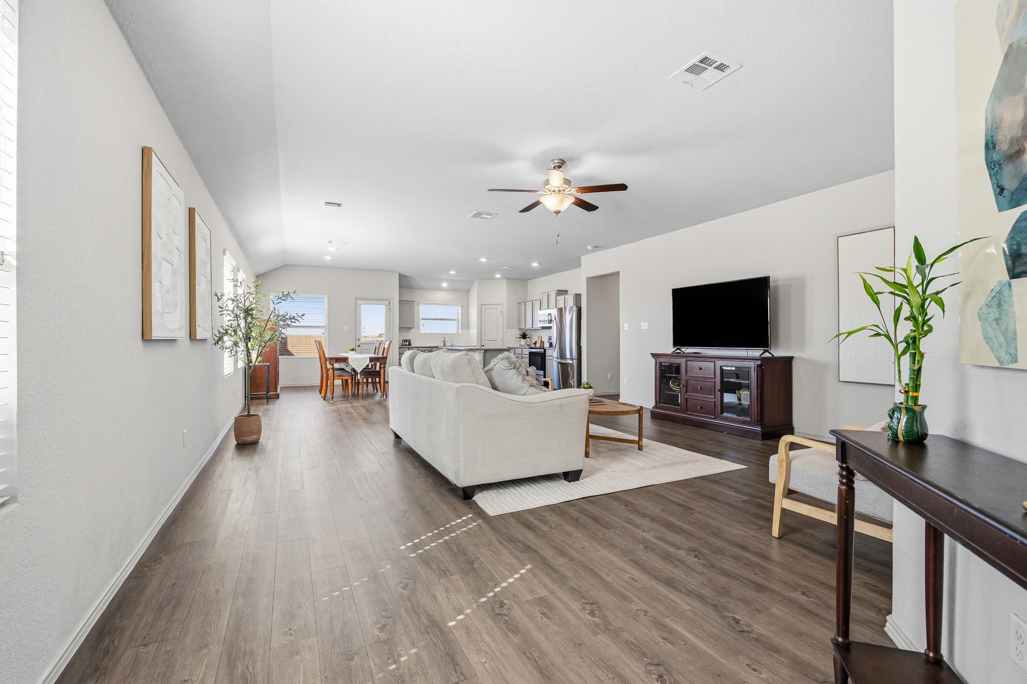 709 Carol Dr, Hutto, TX 78634