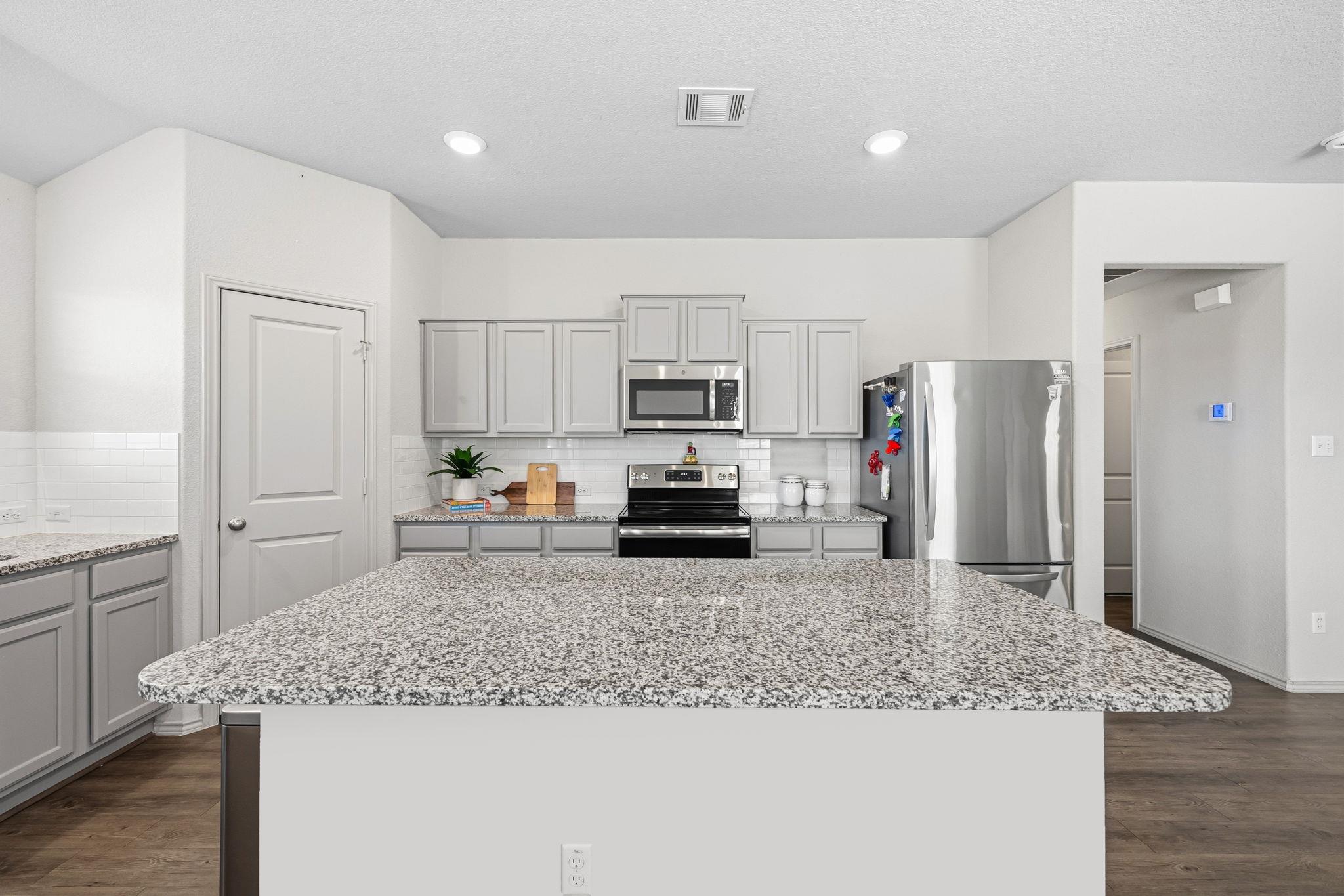 709 Carol Dr, Hutto, TX 78634