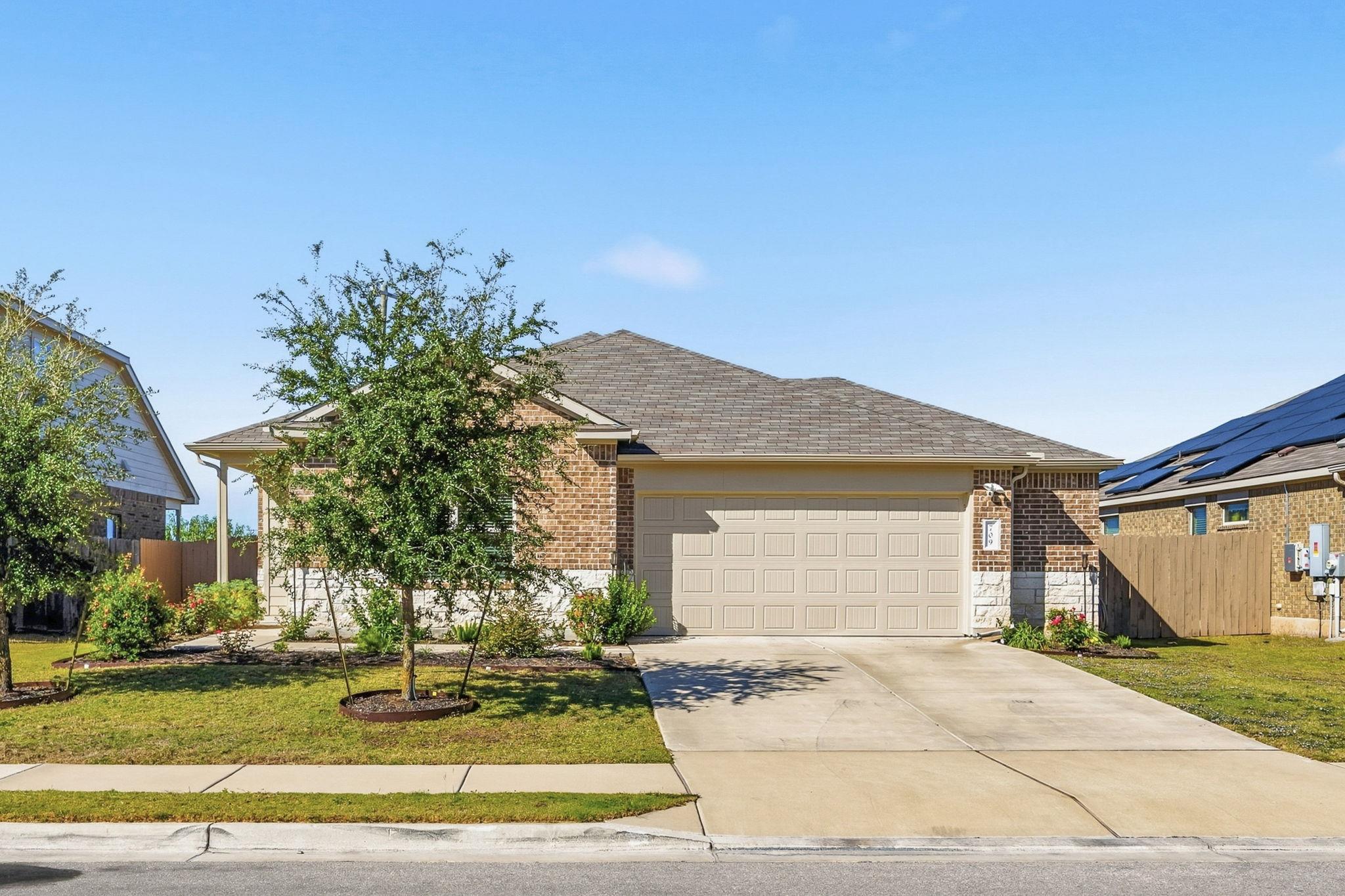 709 Carol Dr, Hutto, TX 78634