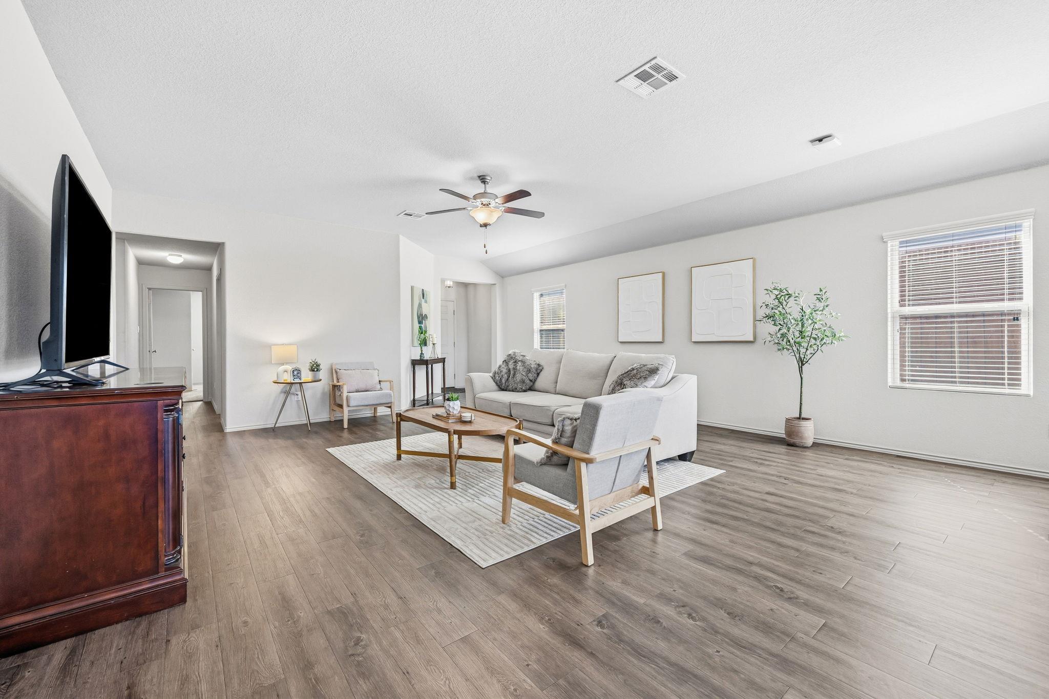 709 Carol Dr, Hutto, TX 78634