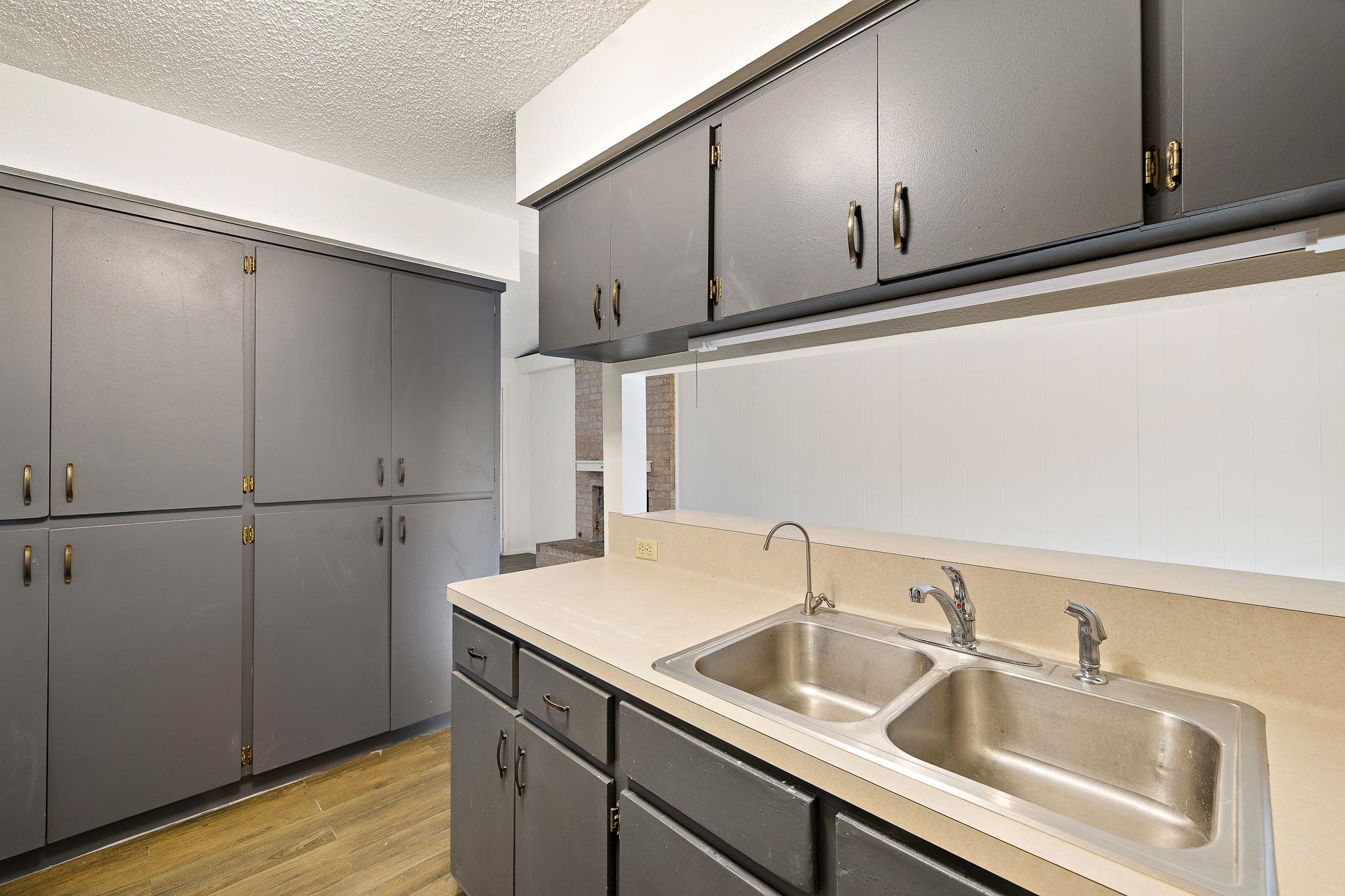 2402 Cottonwood Dr # B, Georgetown, TX 78628