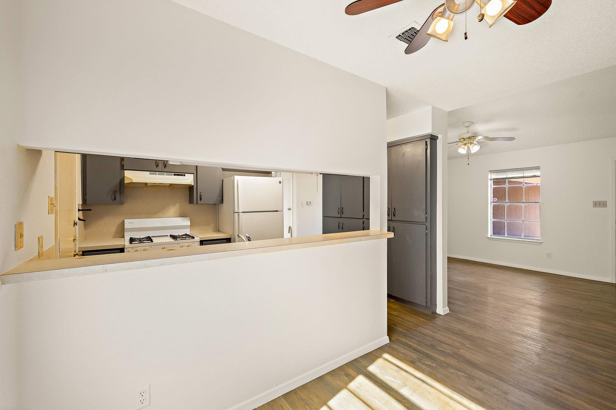 2402 Cottonwood Dr # B, Georgetown, TX 78628