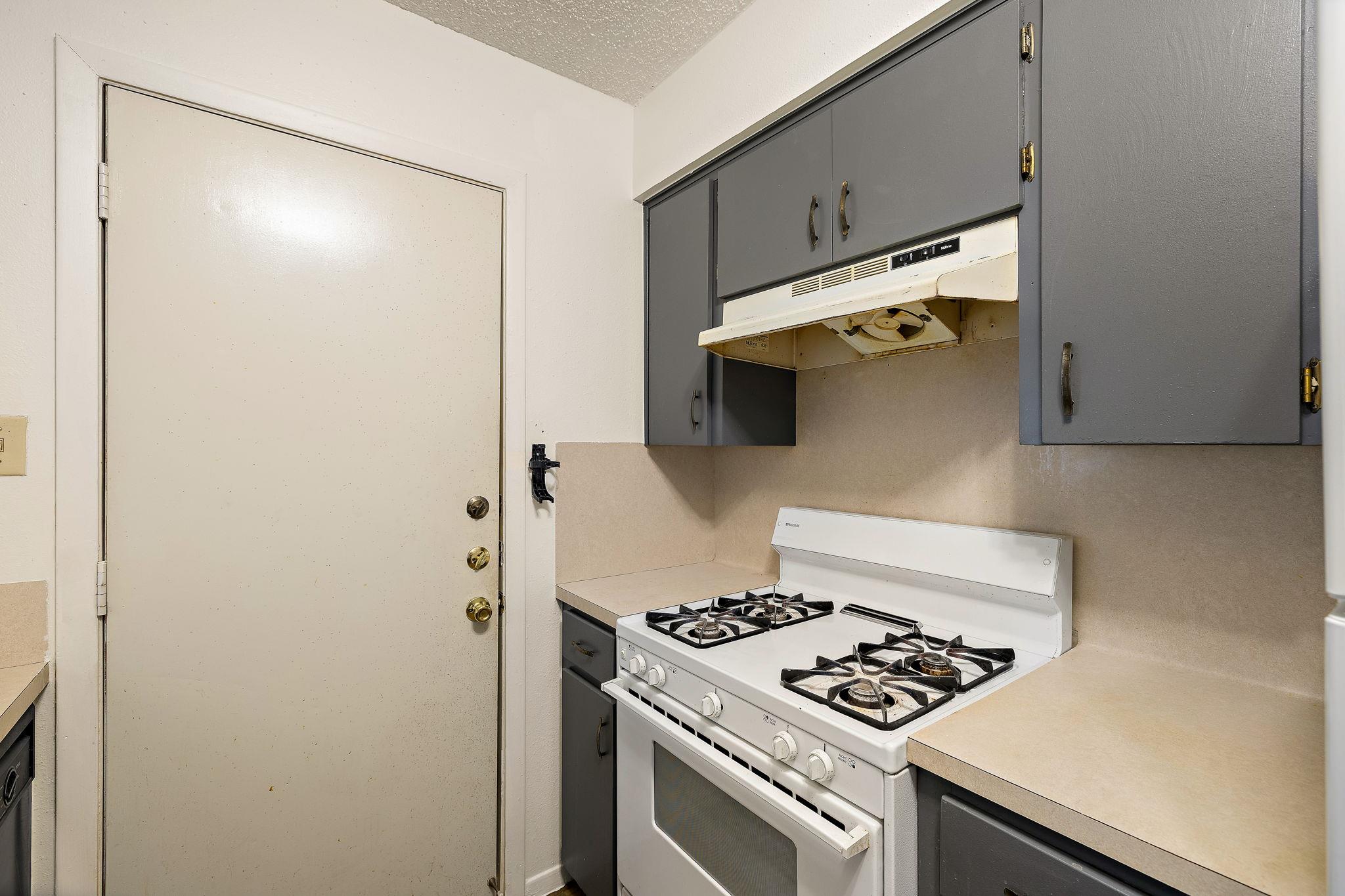 2402 Cottonwood Dr # B, Georgetown, TX 78628