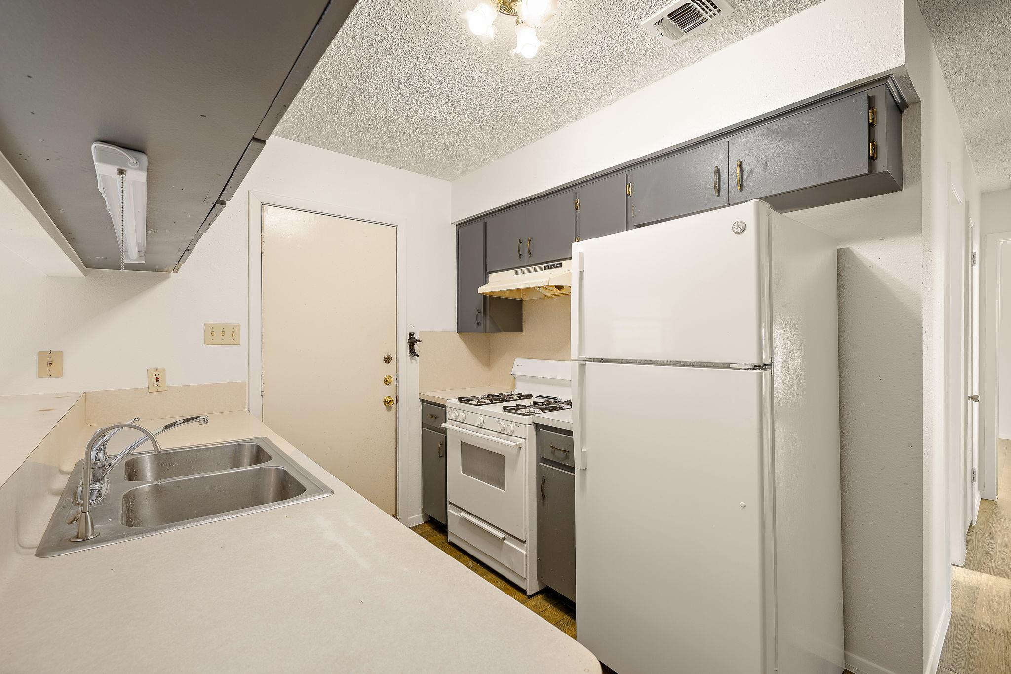 2402 Cottonwood Dr # B, Georgetown, TX 78628