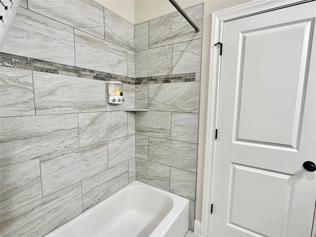 18904 Nicklaus Dr, Point Venture, TX 78645