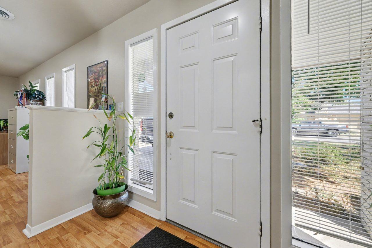 2406 Dawn Dr, Georgetown, TX 78628