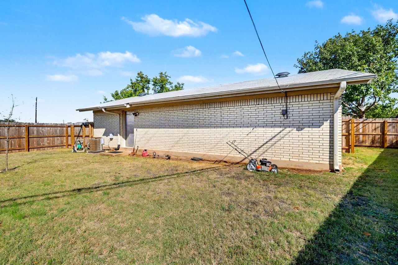 2406 Dawn Dr, Georgetown, TX 78628