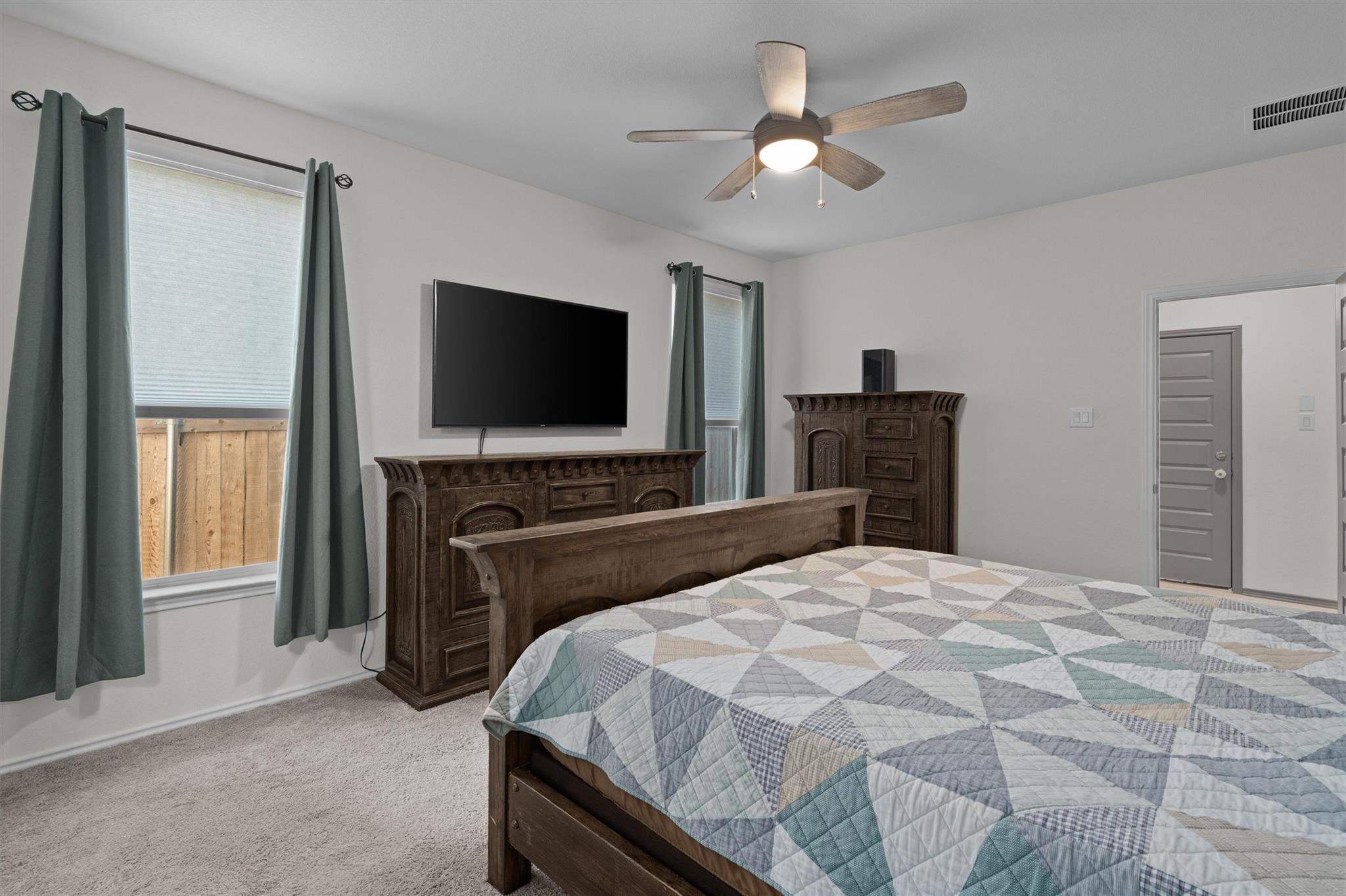 212 Katie Elder Dr, Jarrell, TX 76537