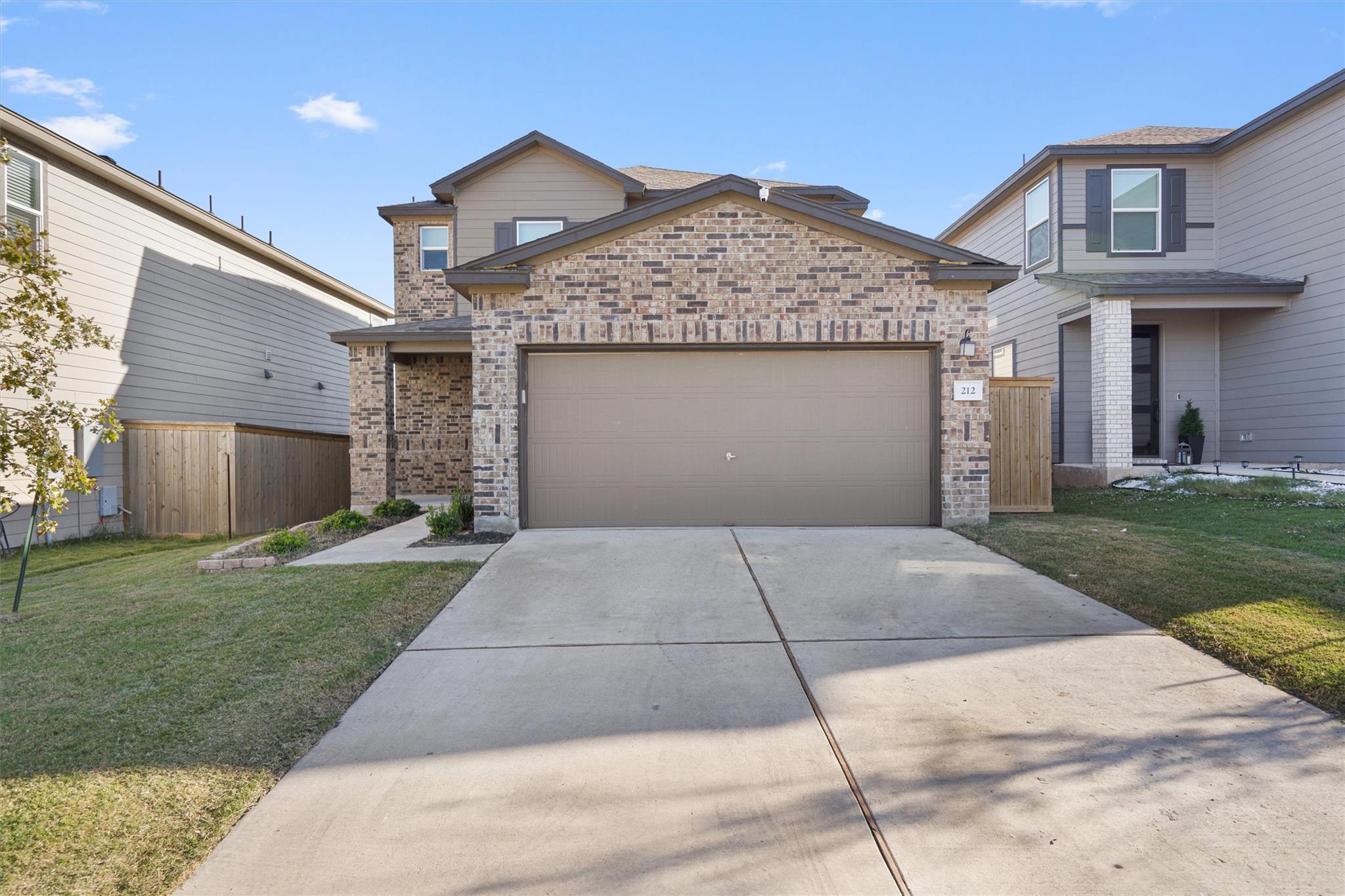 212 Katie Elder Dr, Jarrell, TX 76537