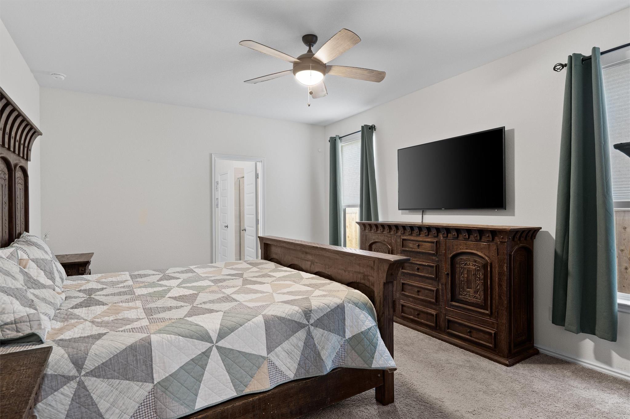 212 Katie Elder Dr, Jarrell, TX 76537