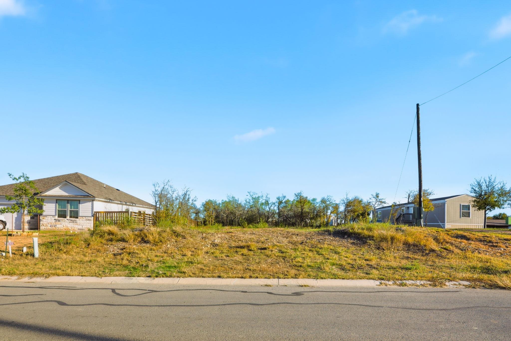 105 Agave Azul Cv, Dale, TX 78616