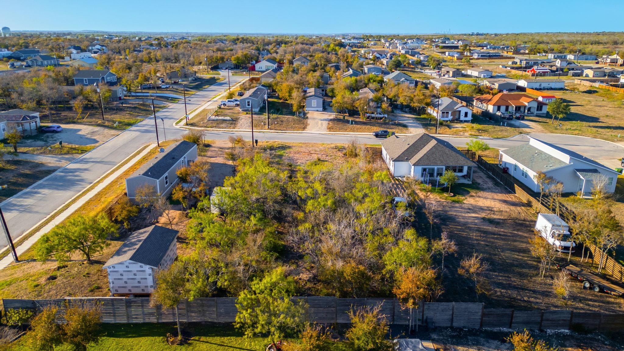 105 Agave Azul Cv, Dale, TX 78616