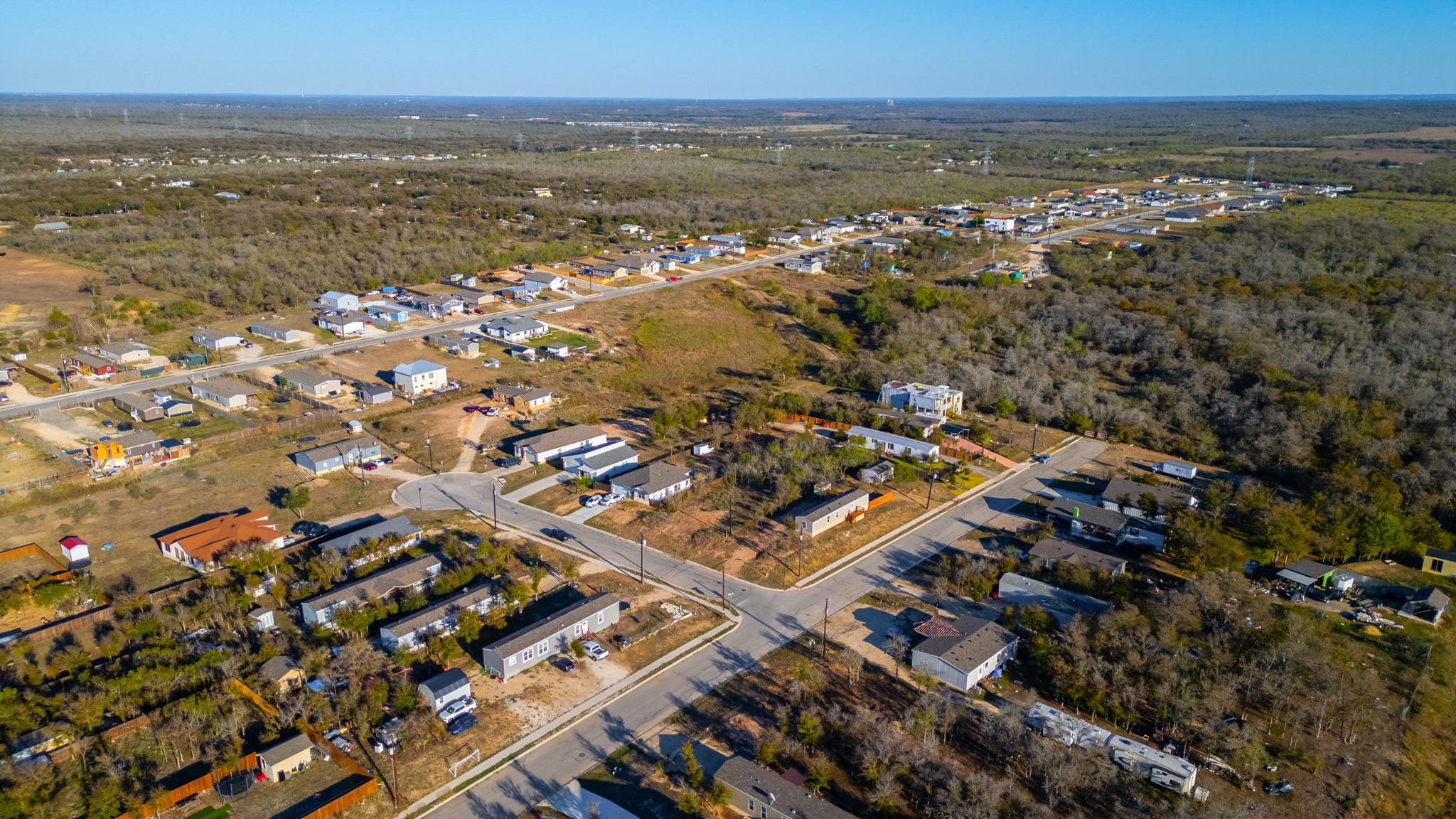 105 Agave Azul Cv, Dale, TX 78616