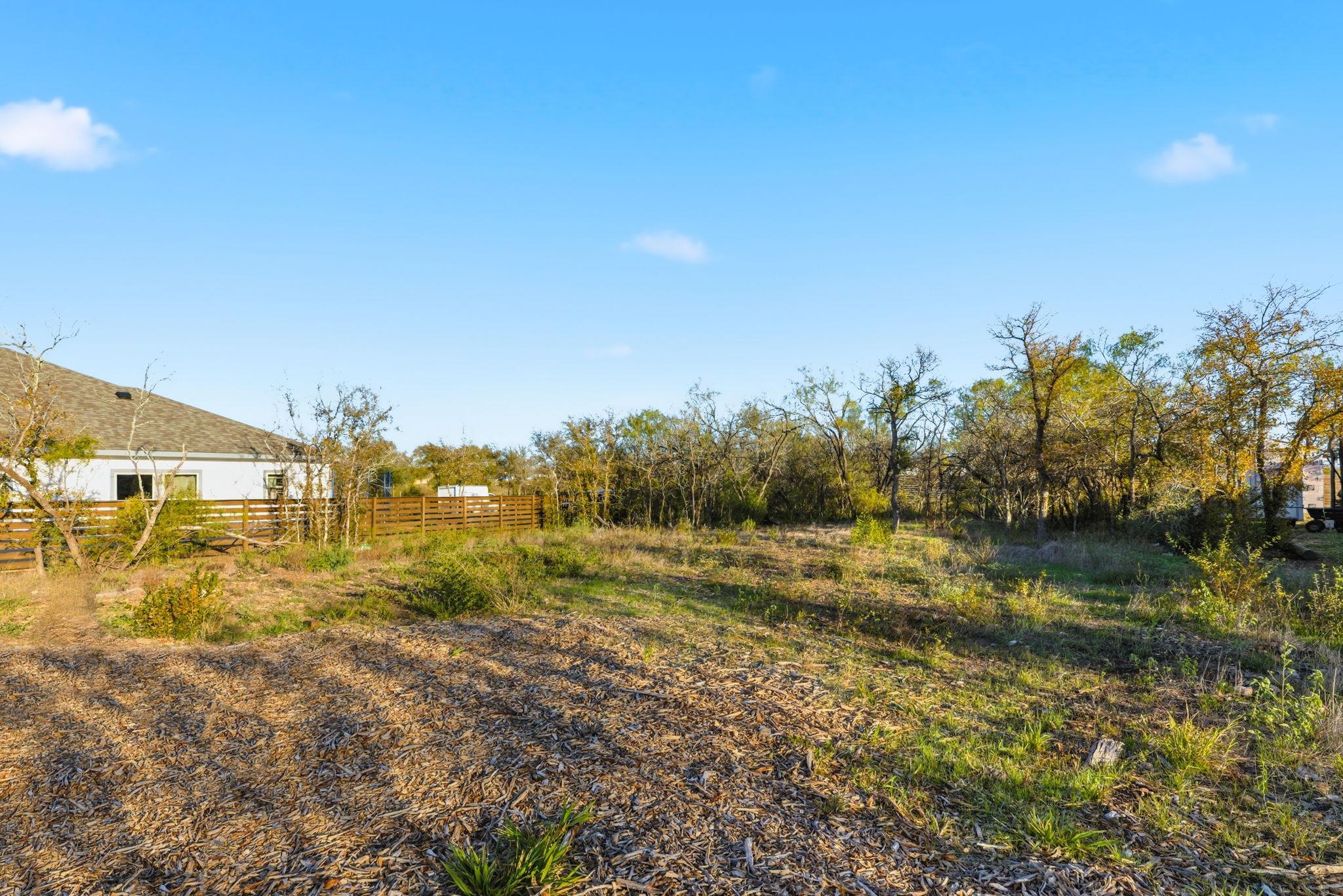105 Agave Azul Cv, Dale, TX 78616