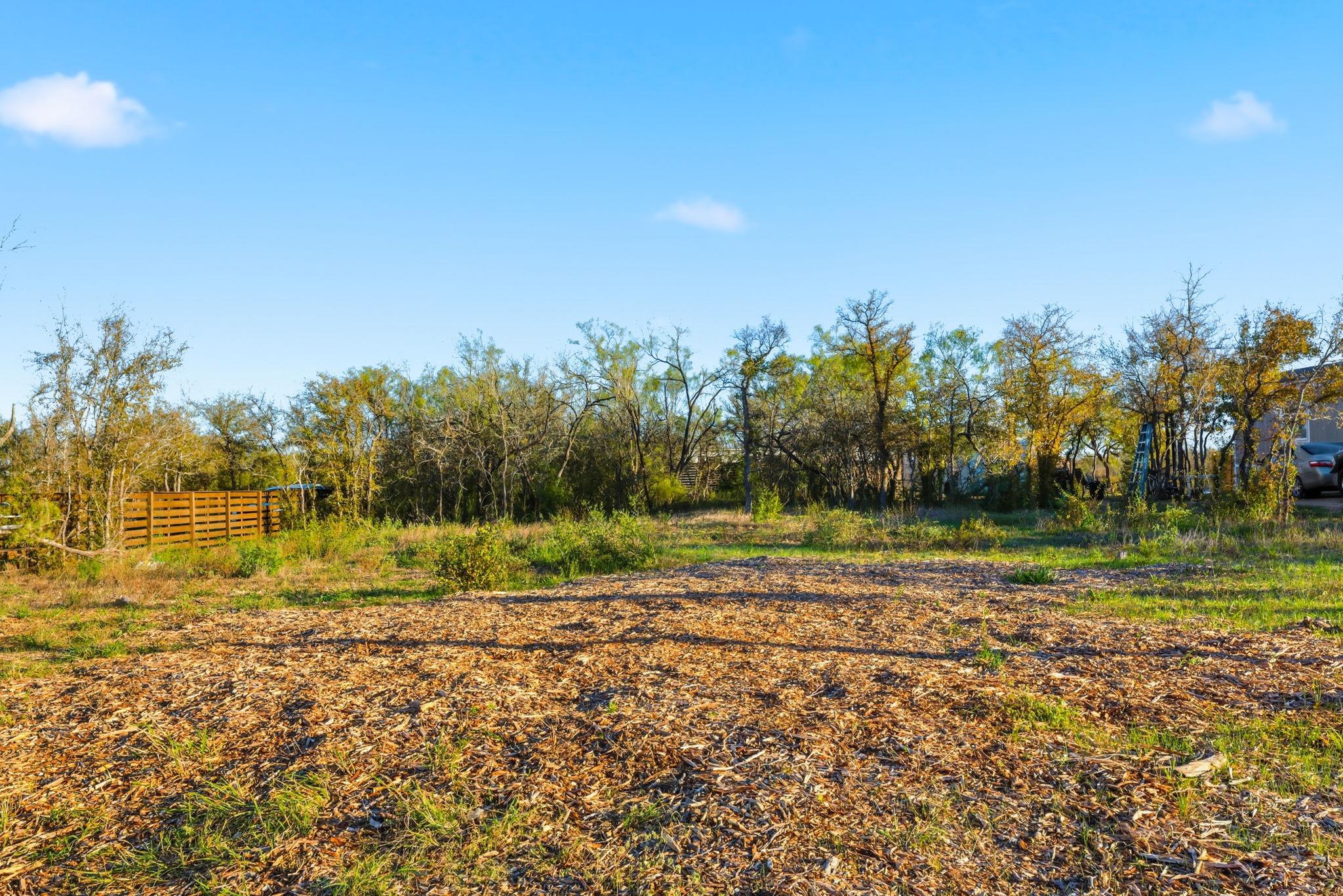 105 Agave Azul Cv, Dale, TX 78616