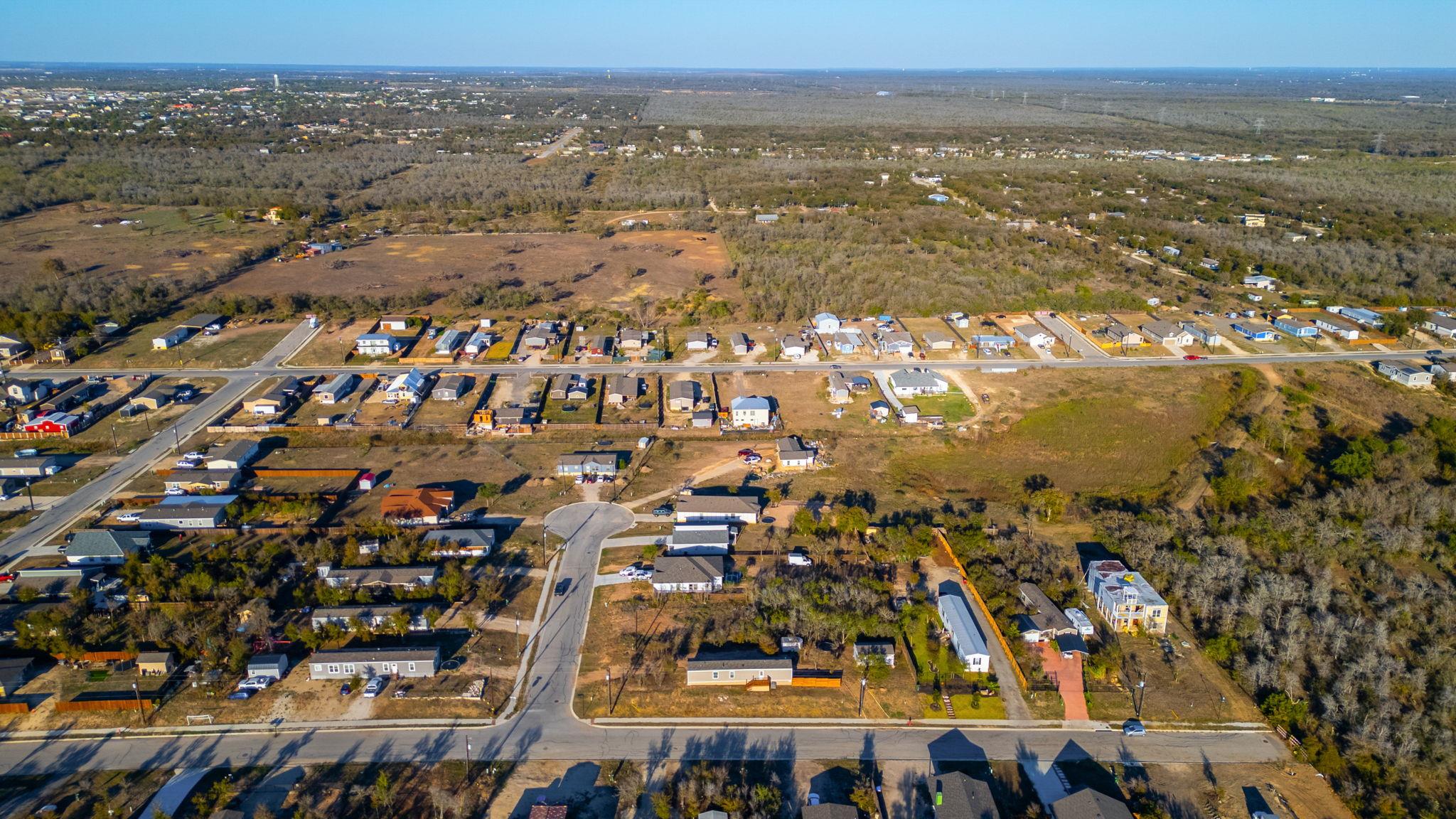 105 Agave Azul Cv, Dale, TX 78616