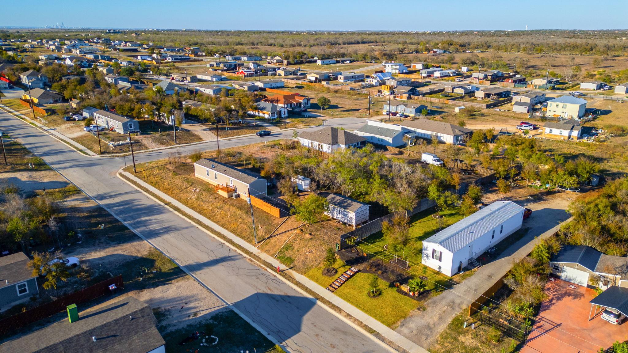 105 Agave Azul Cv, Dale, TX 78616