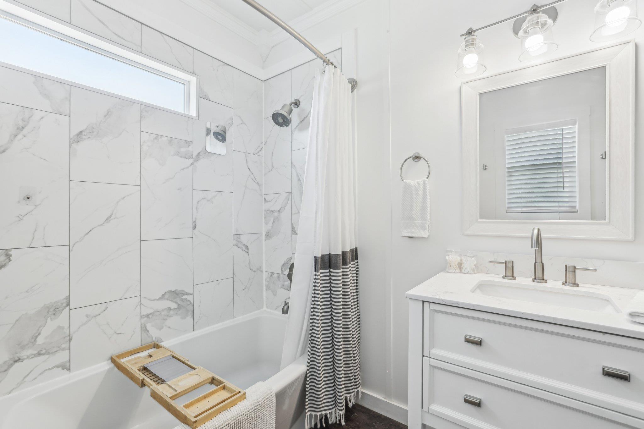 106 County Road 425, Spicewood, TX 78669