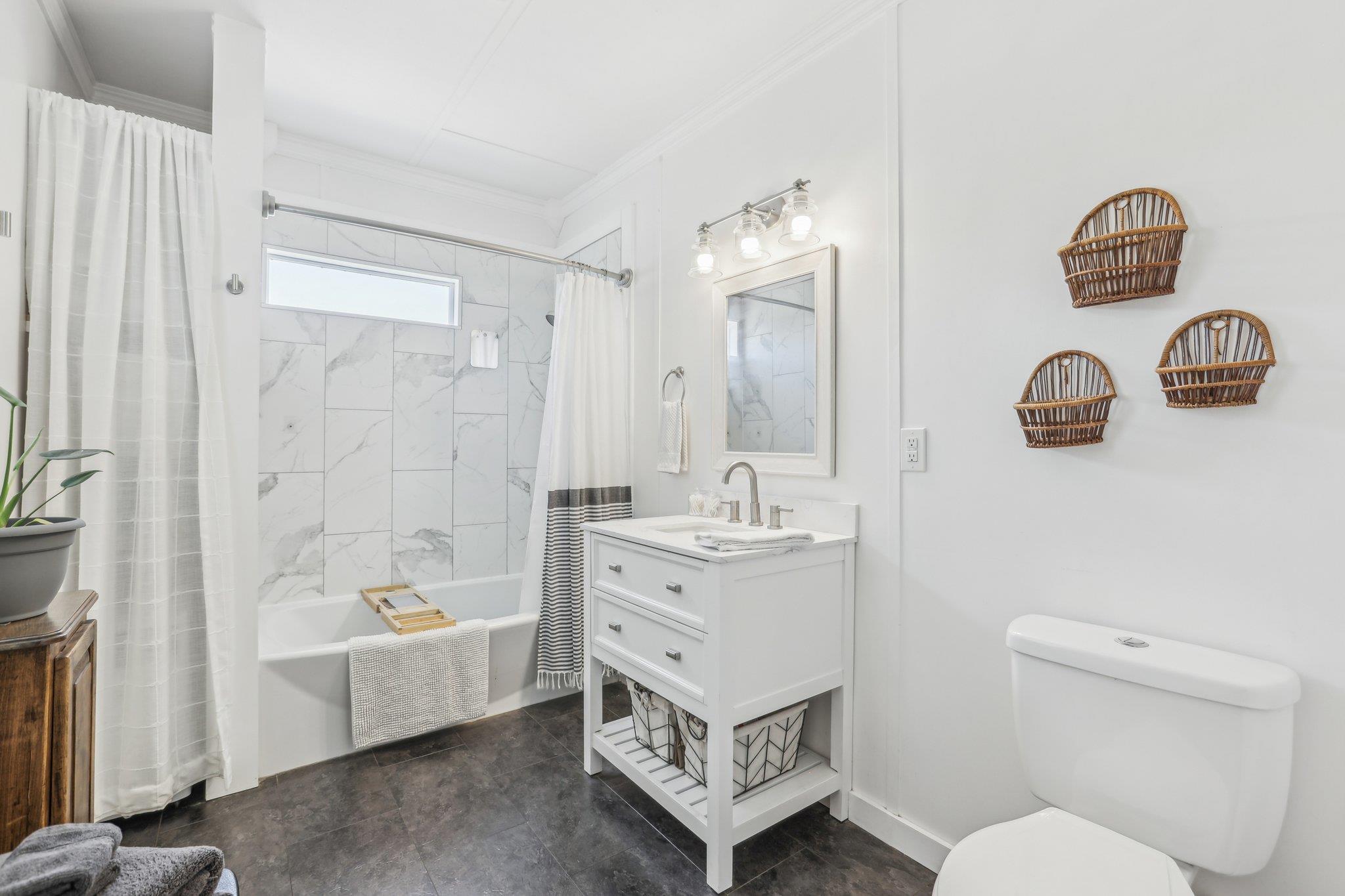 106 County Road 425, Spicewood, TX 78669