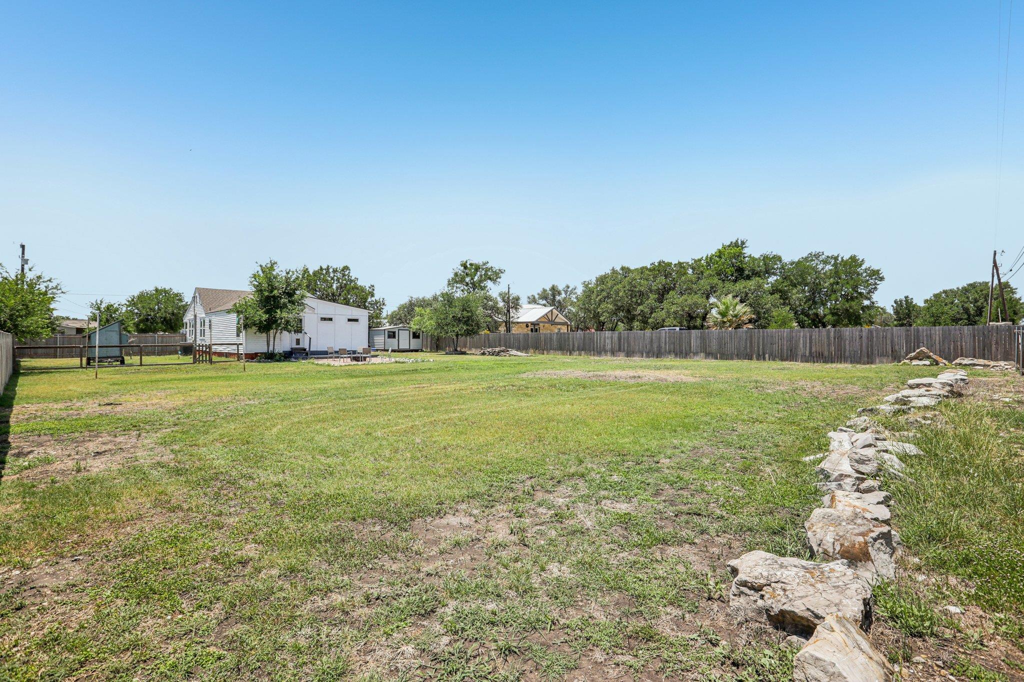 106 County Road 425, Spicewood, TX 78669