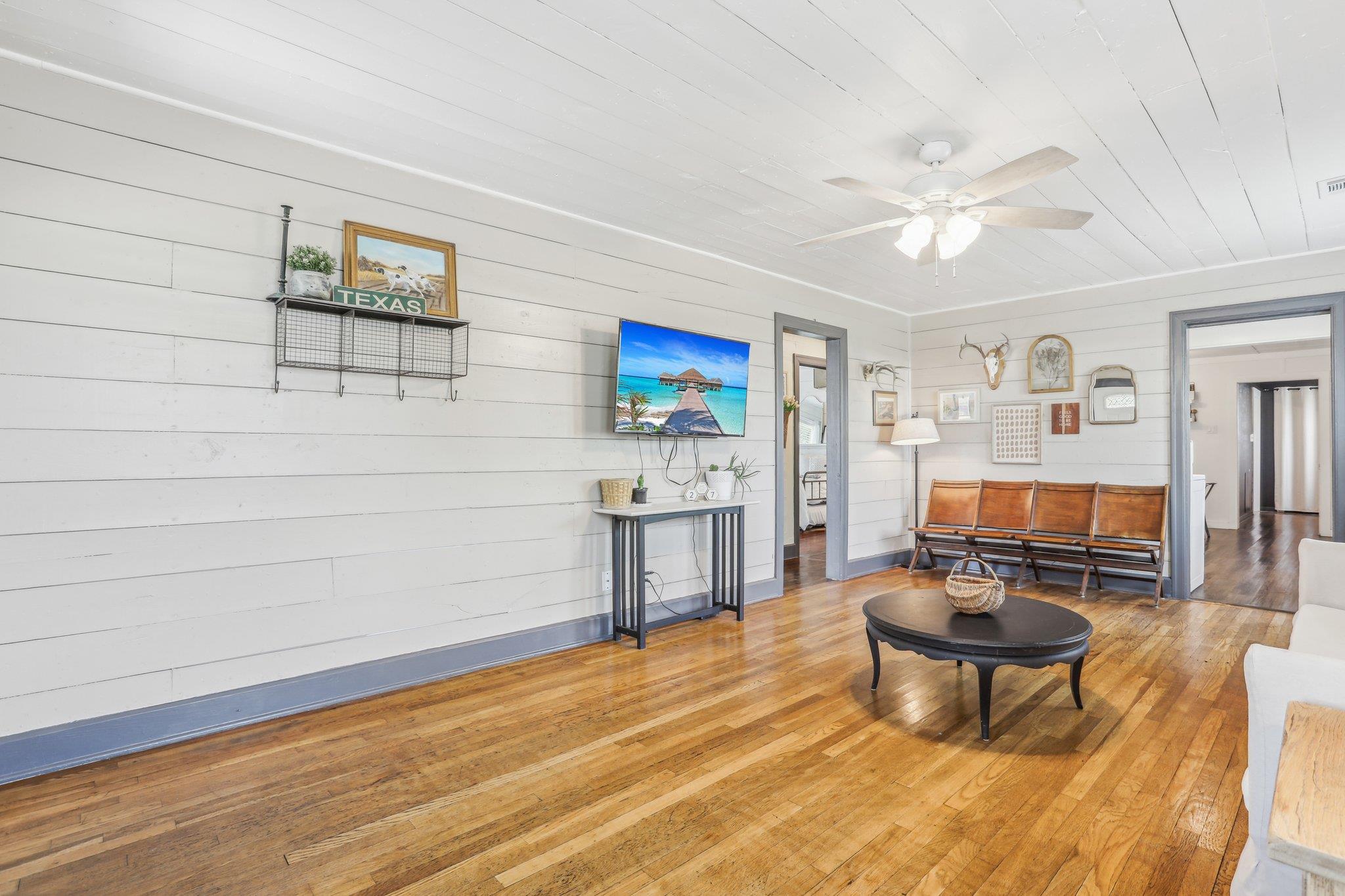 106 County Road 425, Spicewood, TX 78669