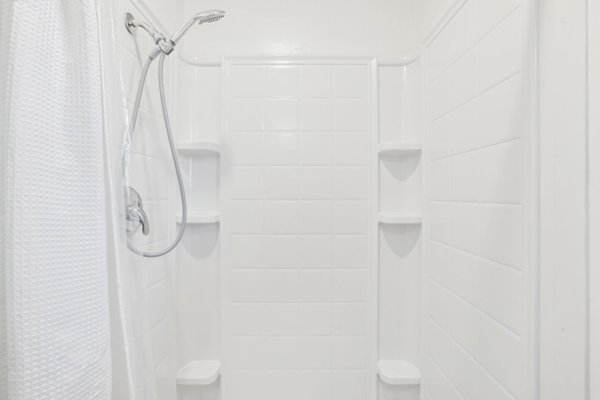 106 County Road 425, Spicewood, TX 78669