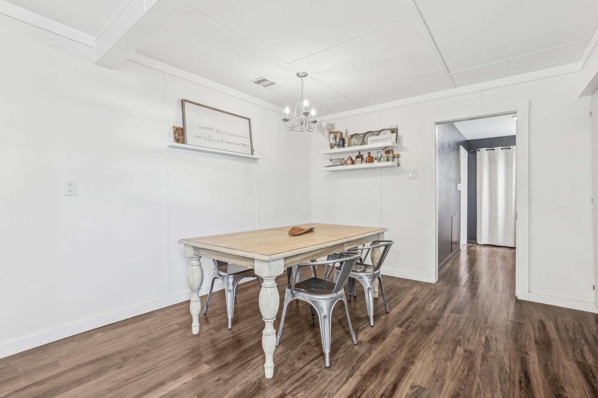 106 County Road 425, Spicewood, TX 78669