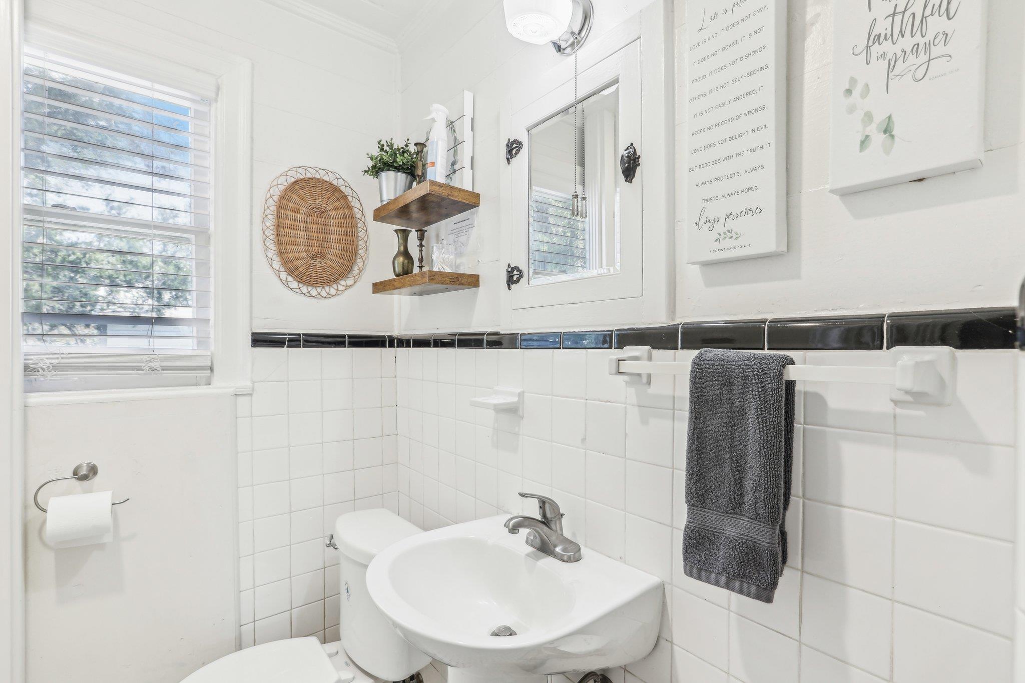 106 County Road 425, Spicewood, TX 78669