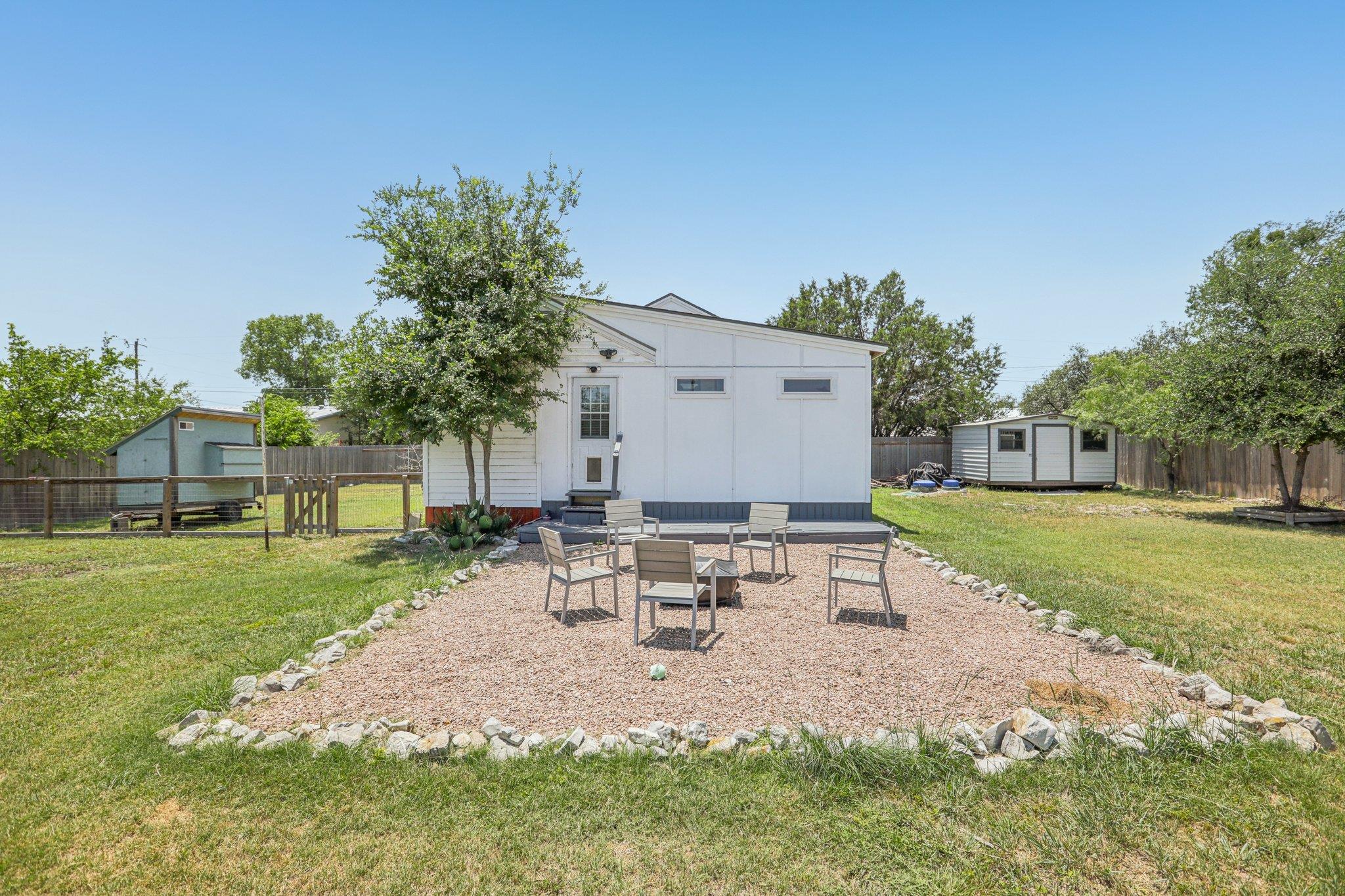106 County Road 425, Spicewood, TX 78669