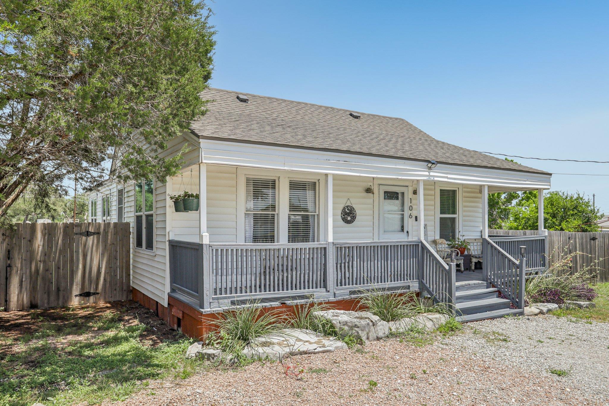 106 County Road 425, Spicewood, TX 78669