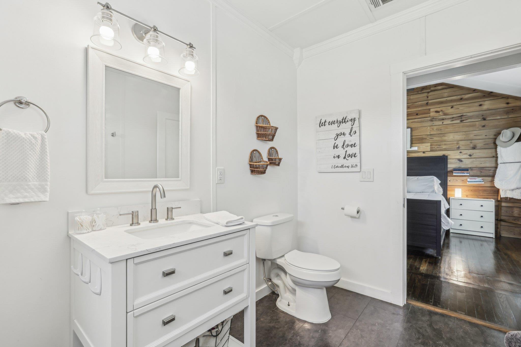 106 County Road 425, Spicewood, TX 78669