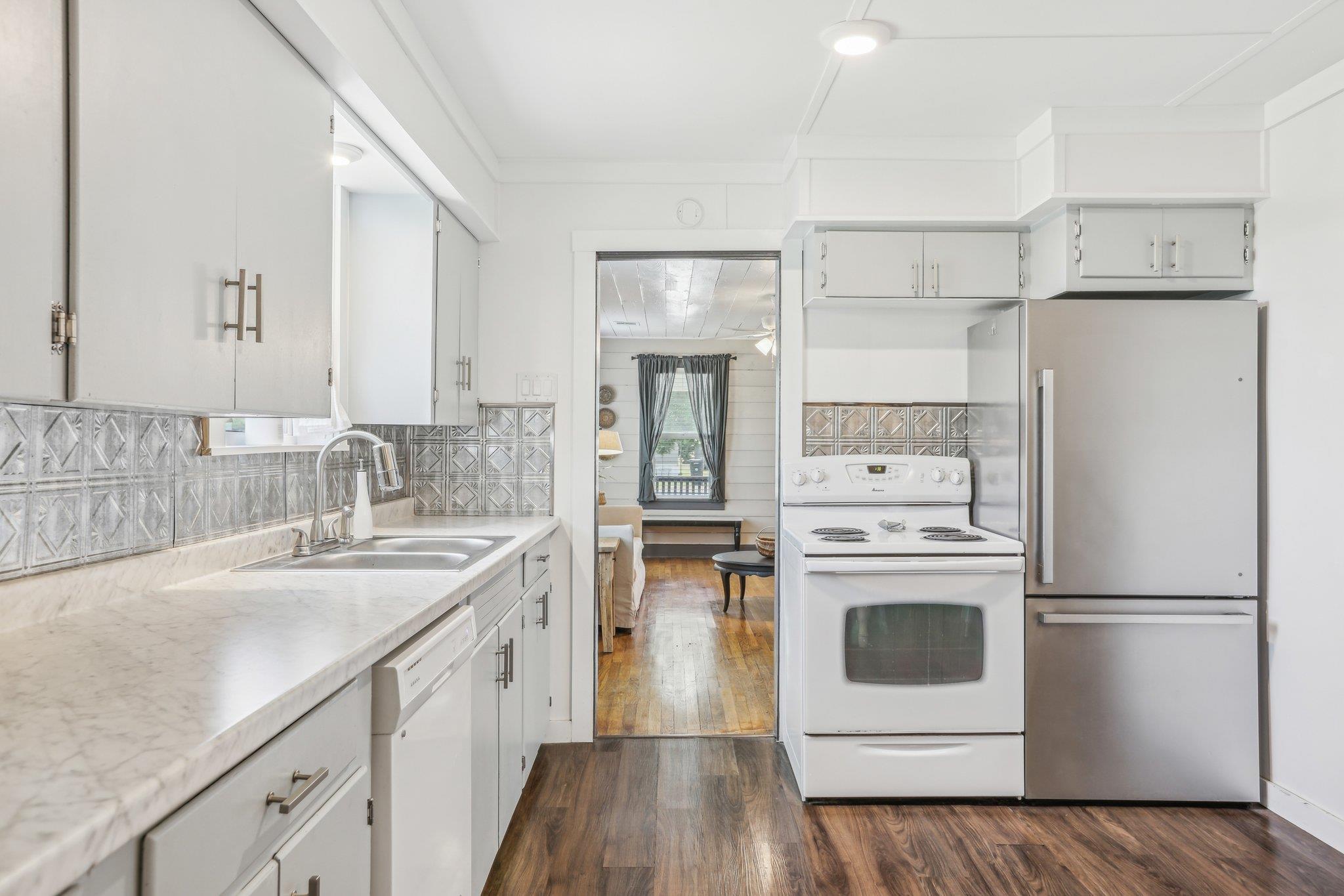 106 County Road 425, Spicewood, TX 78669