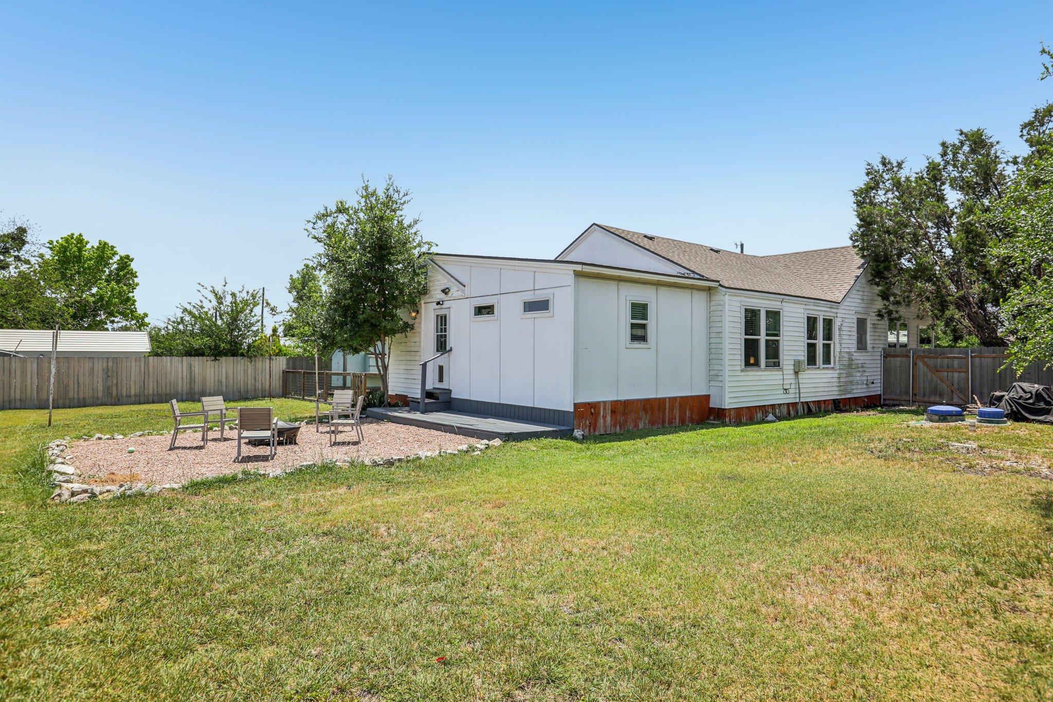 106 County Road 425, Spicewood, TX 78669