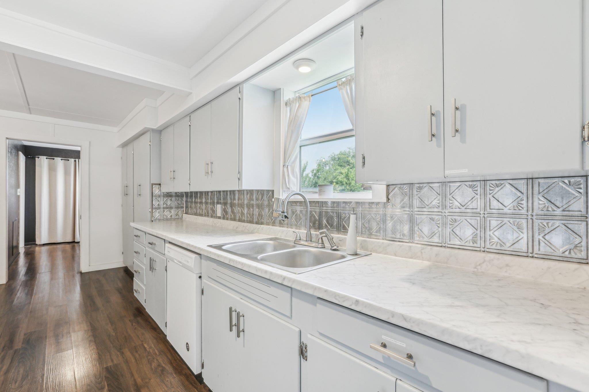 106 County Road 425, Spicewood, TX 78669