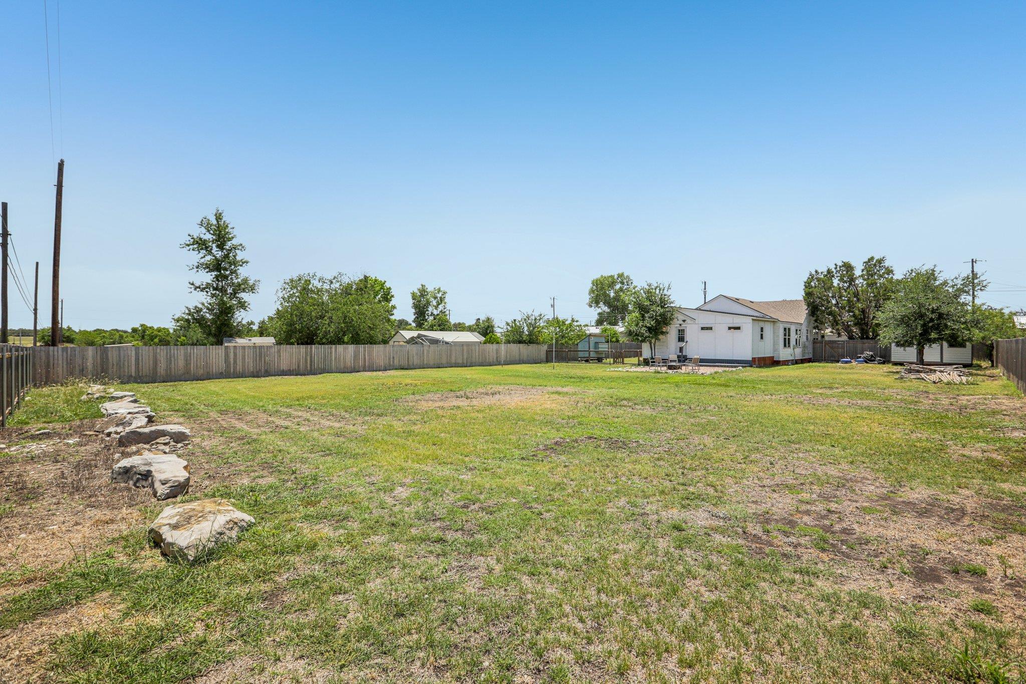 106 County Road 425, Spicewood, TX 78669