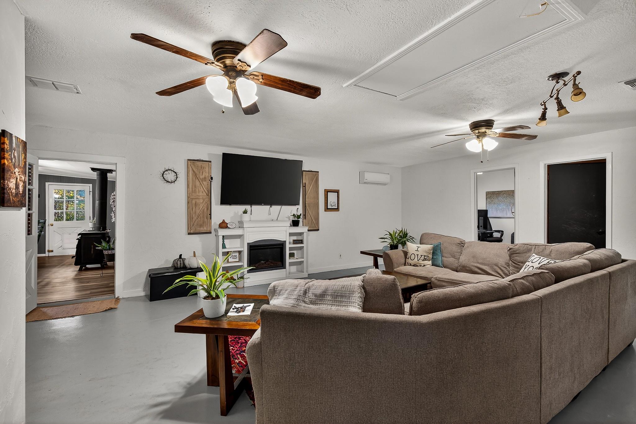 2076 CR 108, Burnet, TX 78611