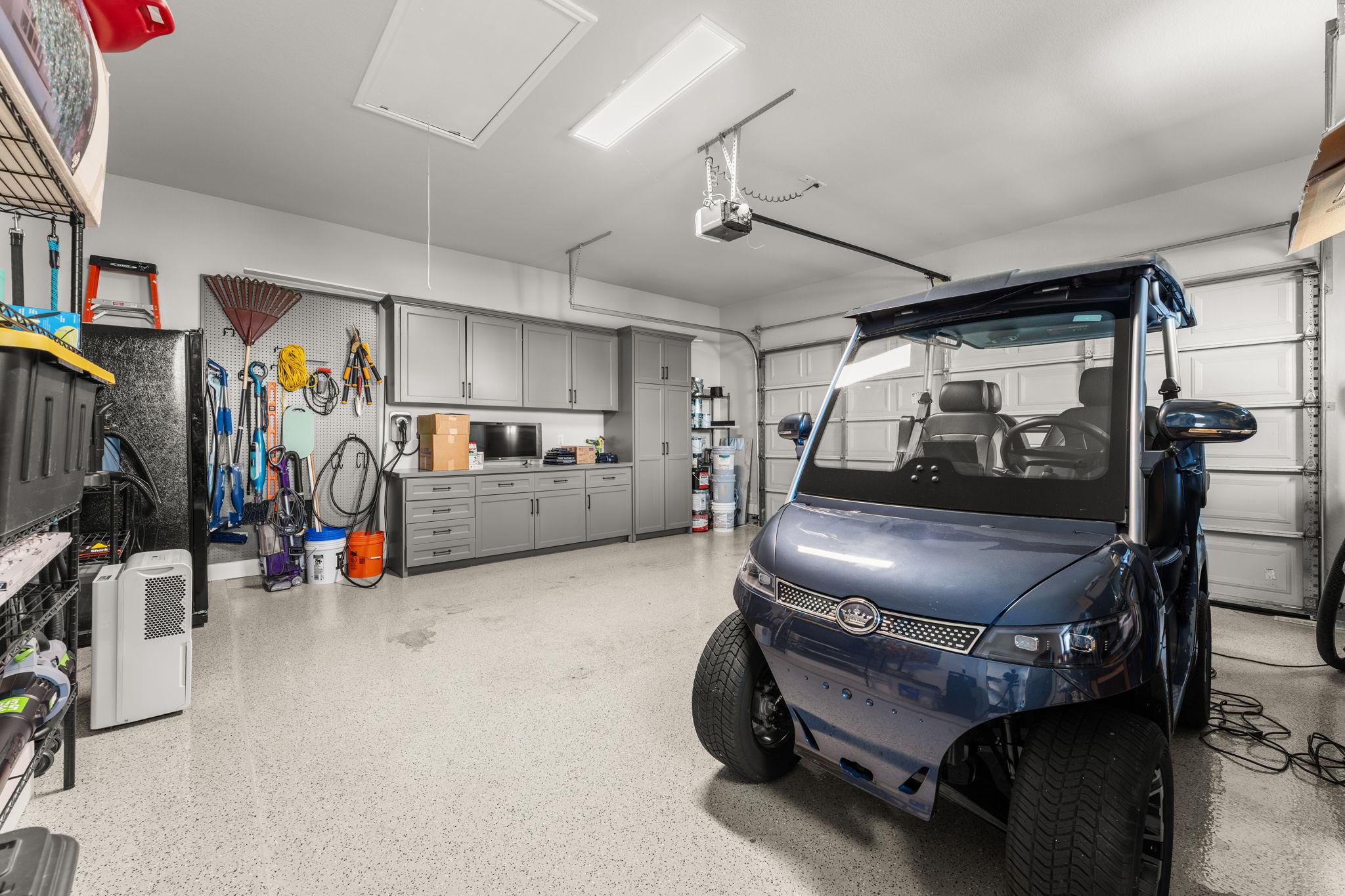 8 Hightrail Way, The Hills, TX 78738