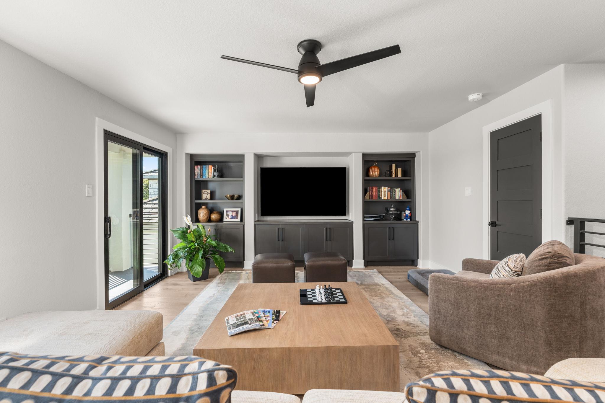 8 Hightrail Way, The Hills, TX 78738