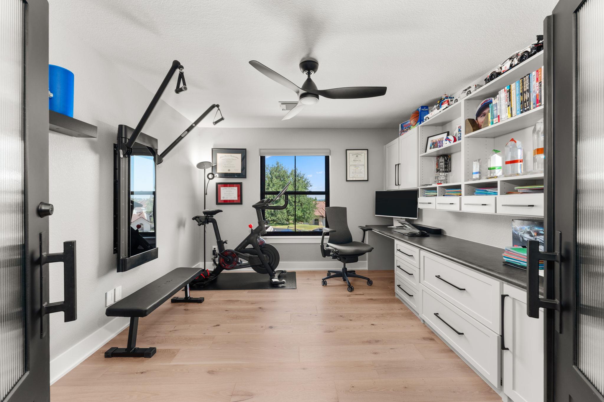 8 Hightrail Way, The Hills, TX 78738