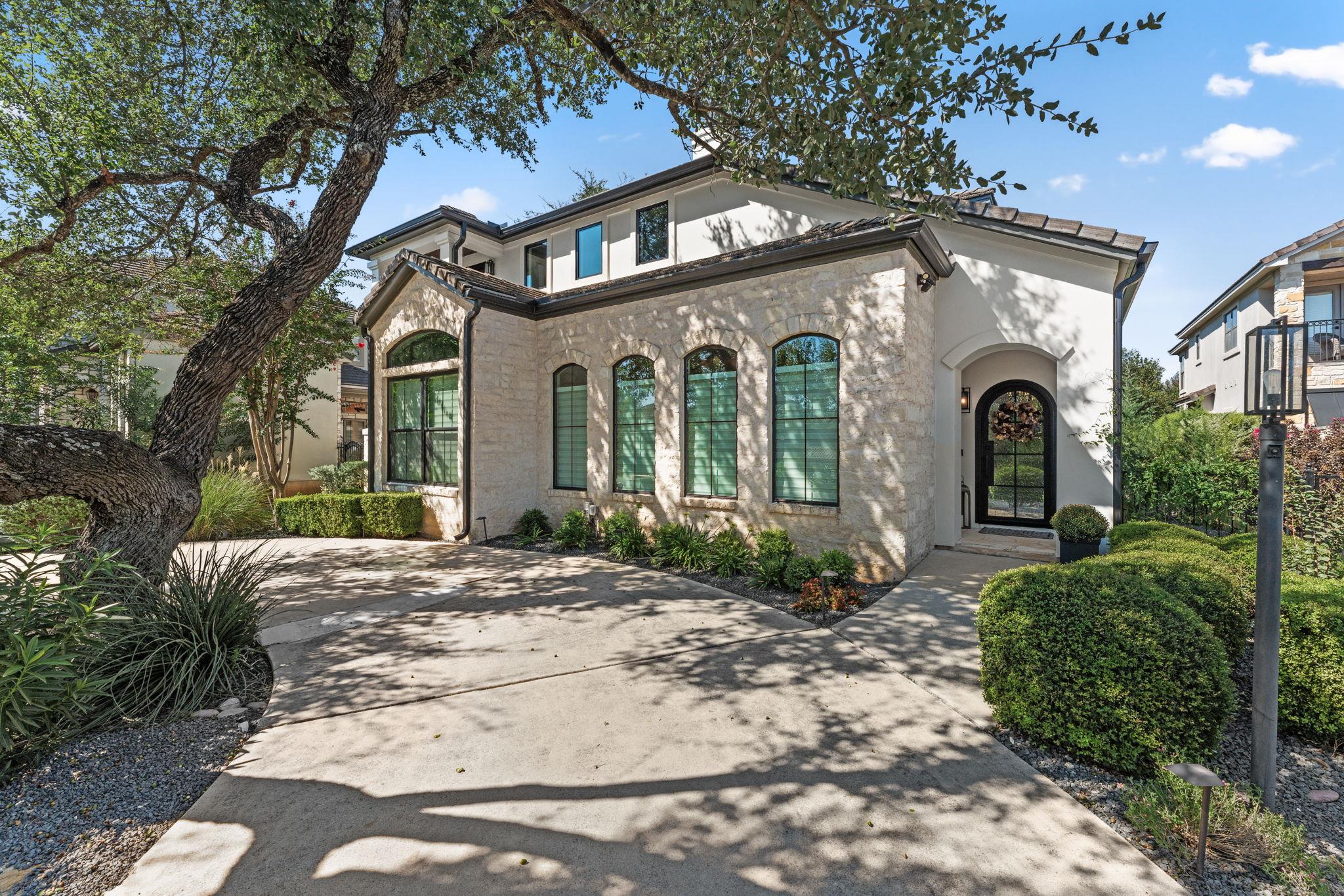 8 Hightrail Way, The Hills, TX 78738