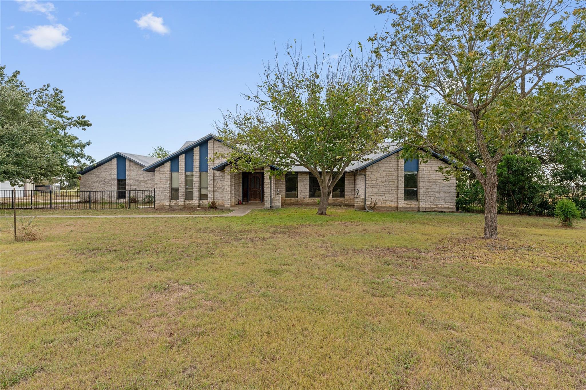 400 County Road 440 Rds, Thrall, TX 76578