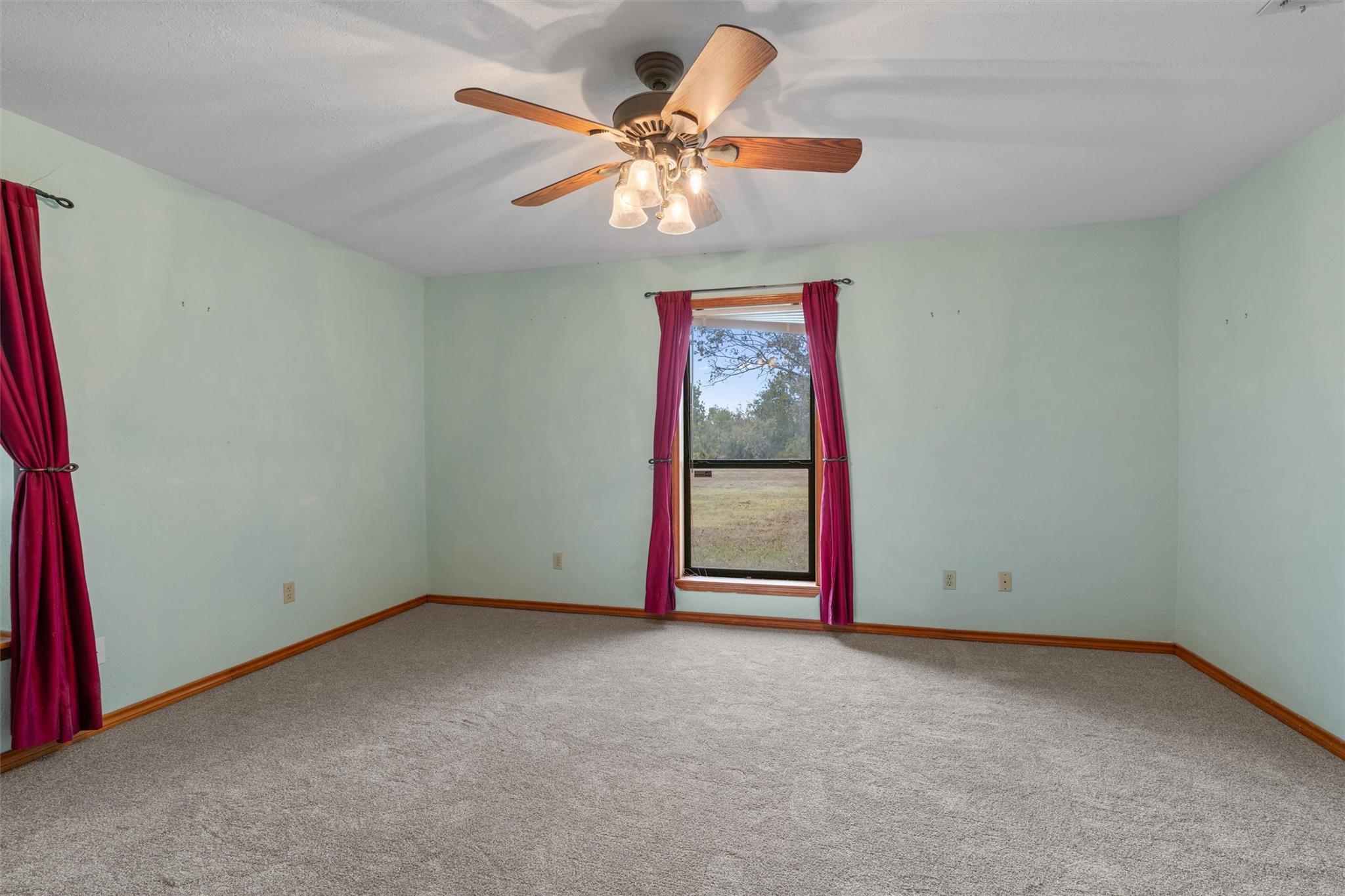 400 County Road 440 Rds, Thrall, TX 76578