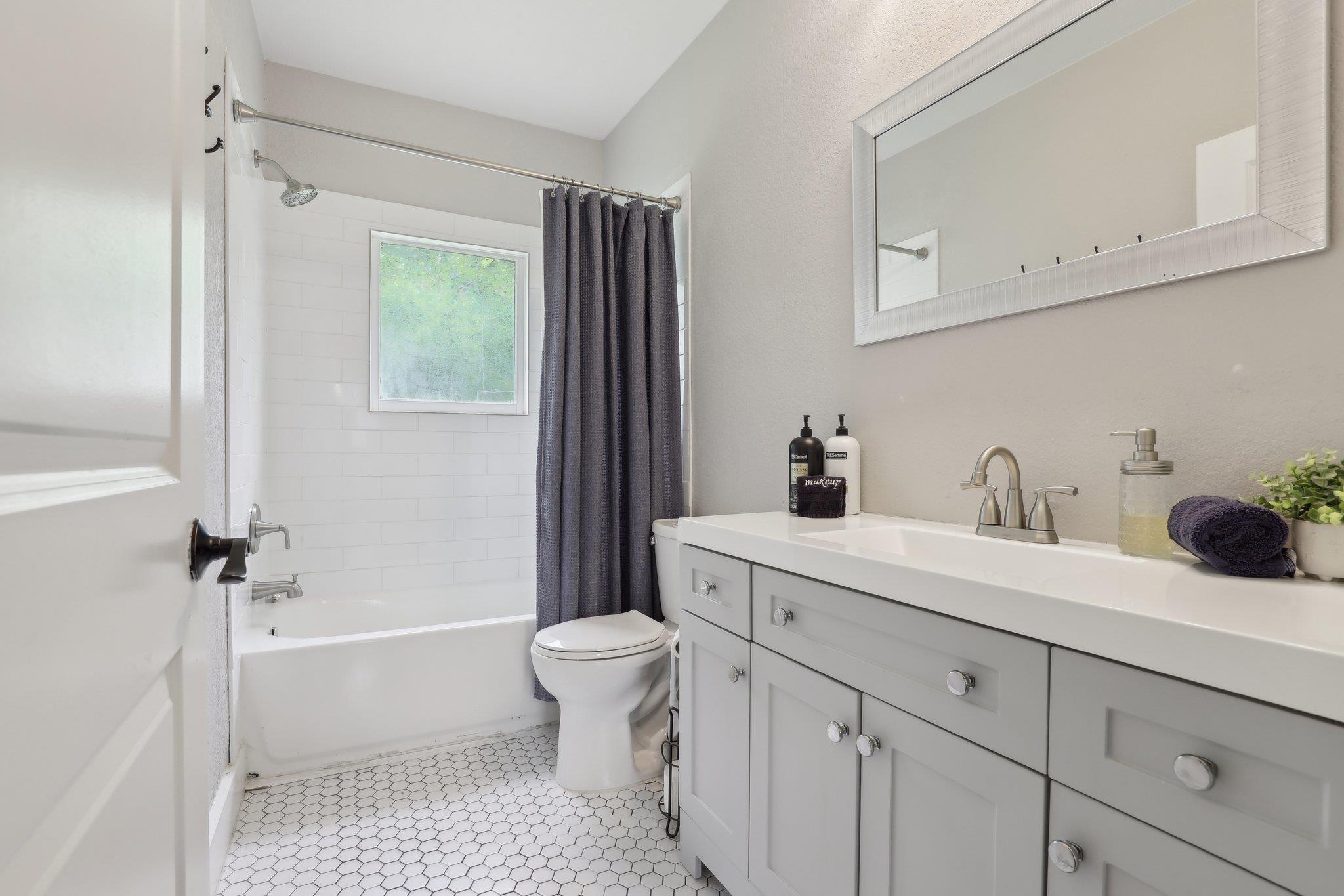 14071 Fm 306, Canyon Lake, TX 78133