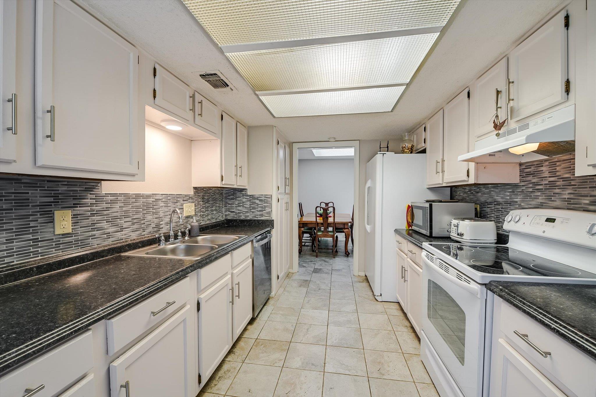 15 Casa Verde Dr, Lakeway, TX 78734