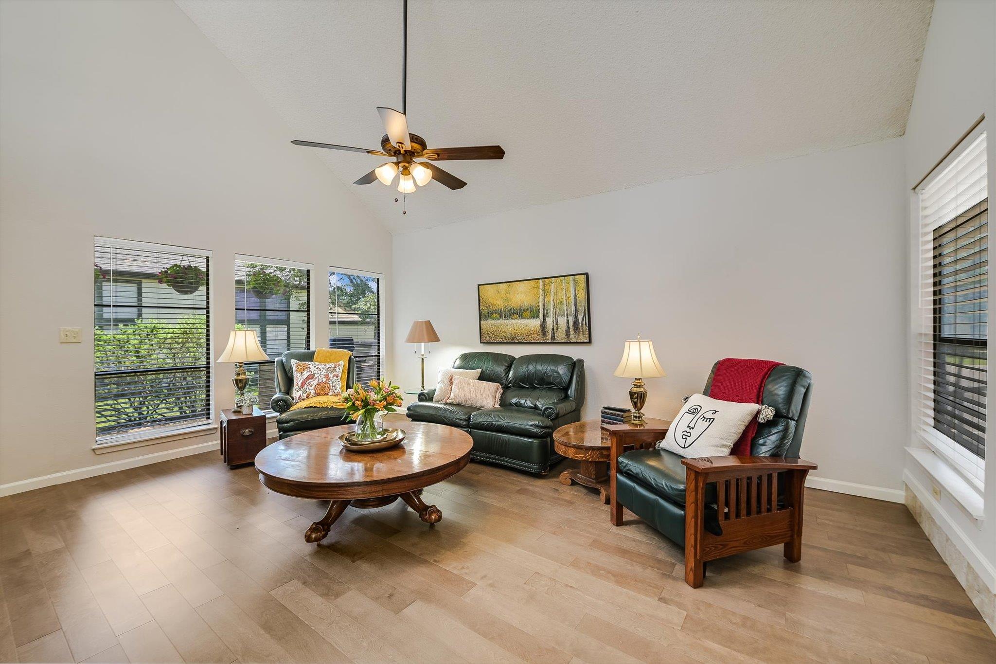 15 Casa Verde Dr, Lakeway, TX 78734