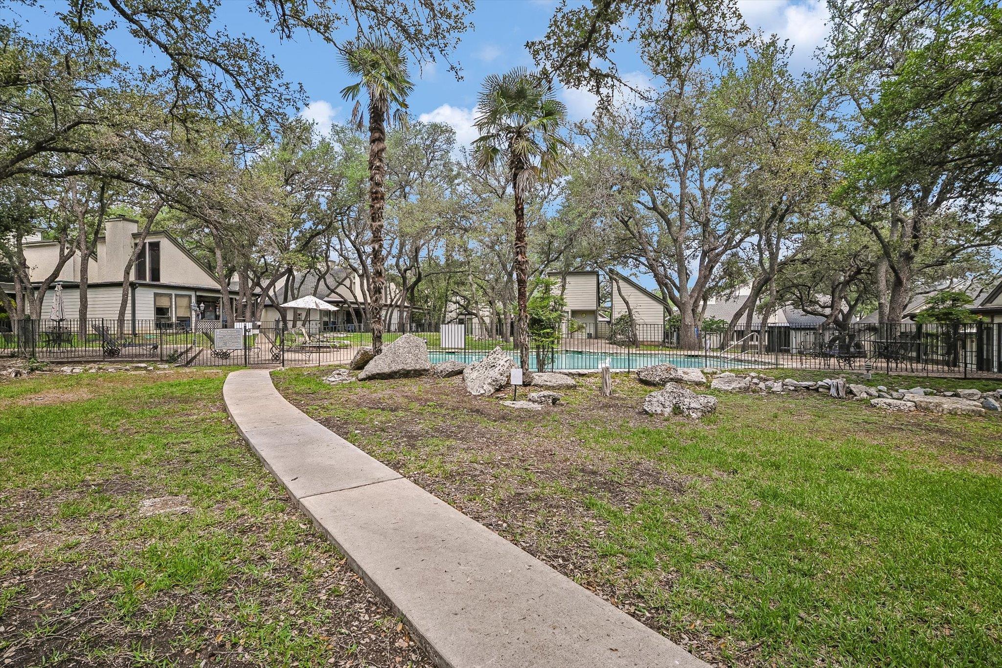 15 Casa Verde Dr, Lakeway, TX 78734